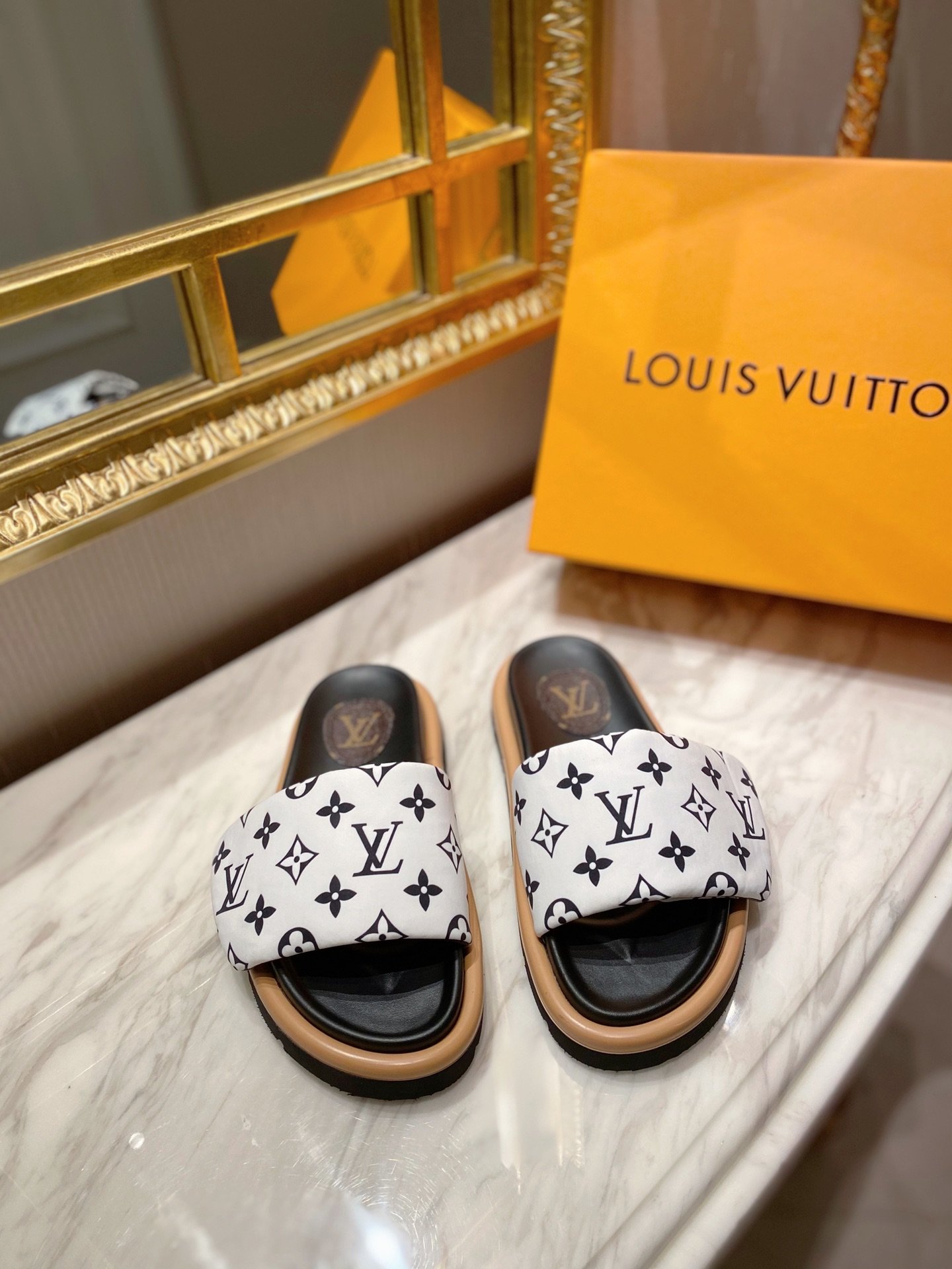LV Sandals lovers 036