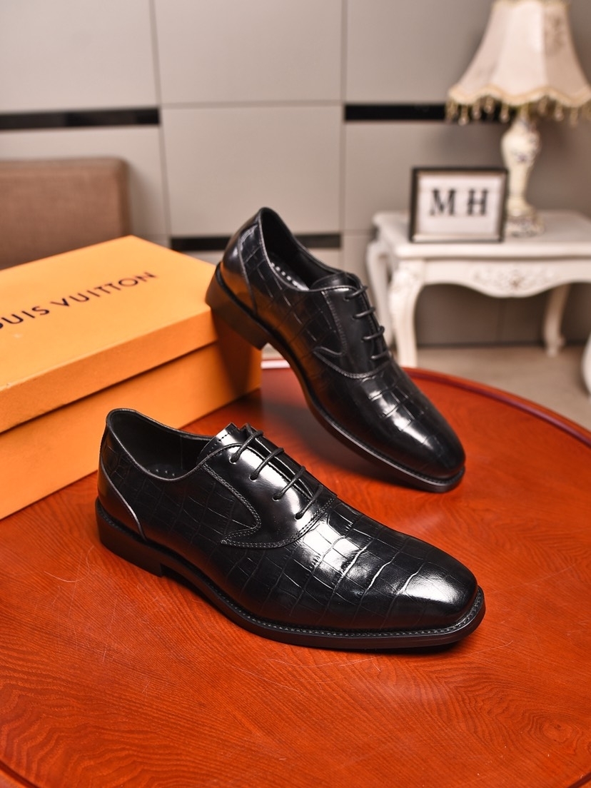 LV Leather Shoes man 040