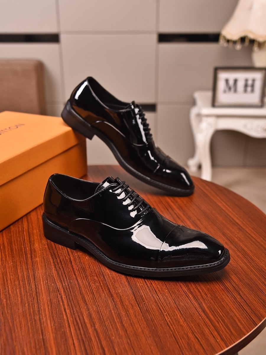 LV Leather Shoes man 050